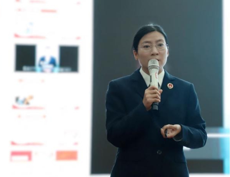绥阳县检察院检察长走进绥阳县实验中学  讲授防范校园欺凌专题法治课